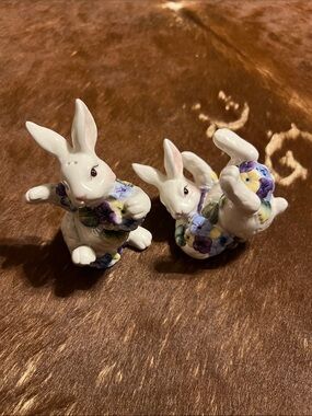 Vintage Ceramic White Bunnies w/ Purple Flowers Salt and Pepper Shakers